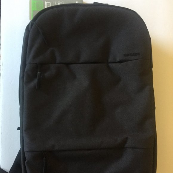 NEW Incase City Black Backpack for MacBook 17'' / iPad 360 Impact - Picture 4 of 13